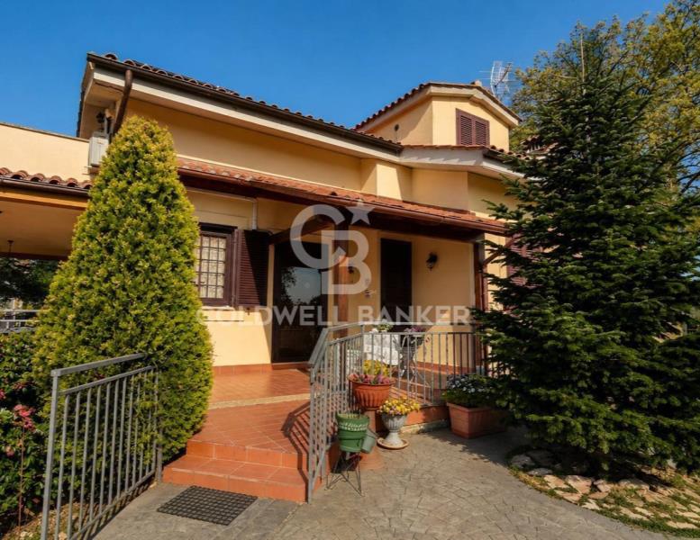 casa indipendente in vendita a Bracciano in zona Vigna di Valle