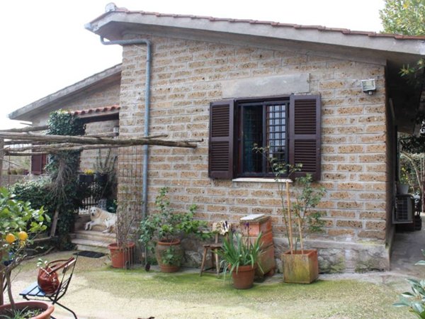 casa indipendente in vendita a Bracciano in zona Pisciarelli