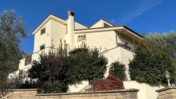 casa indipendente in vendita a Bracciano