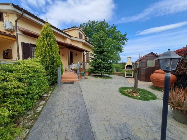 casa indipendente in vendita a Bracciano