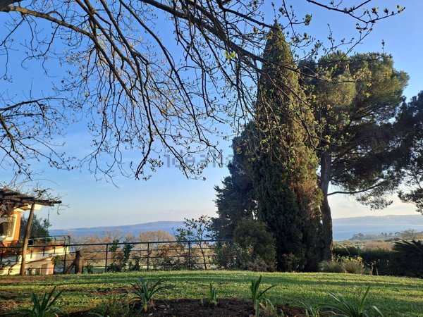 casa indipendente in vendita a Bracciano in zona Vicarello