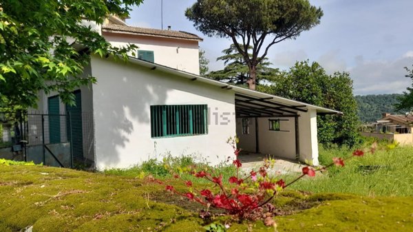 casa indipendente in vendita a Bracciano