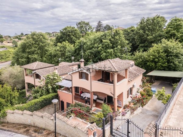 casa indipendente in vendita a Bracciano in zona Pisciarelli