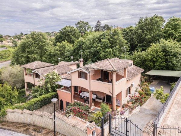 casa indipendente in vendita a Bracciano in zona Pisciarelli