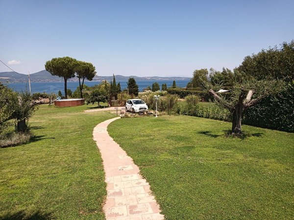 casa indipendente in vendita a Bracciano