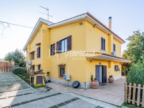 casa indipendente in vendita a Bracciano