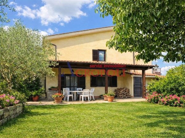 casa indipendente in vendita a Bracciano