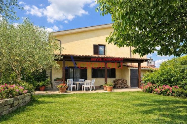 casa indipendente in vendita a Bracciano