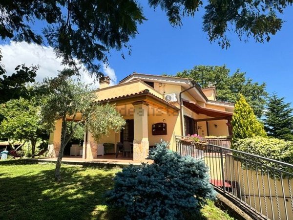 casa indipendente in vendita a Bracciano in zona Vigna di Valle