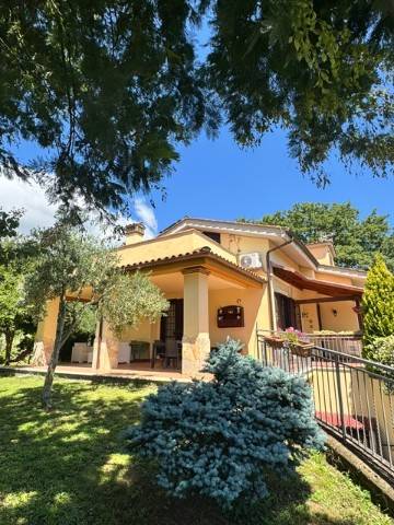 appartamento in vendita a Bracciano in zona Vigna di Valle