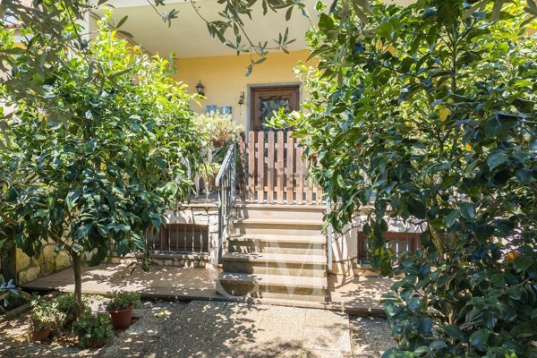 casa indipendente in vendita a Bracciano in zona Vigna di Valle