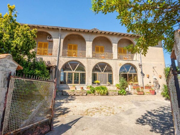 casa indipendente in vendita a Bracciano in zona Vigna di Valle