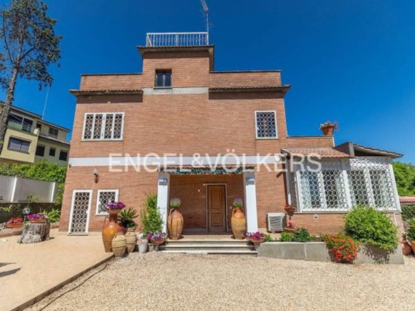 casa indipendente in vendita a Bracciano in zona Lungolago