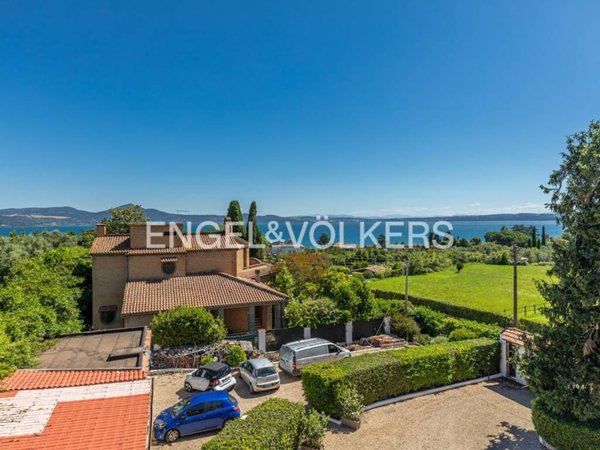 casa indipendente in vendita a Bracciano in zona Lungolago