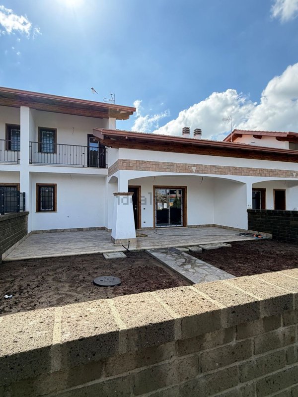casa indipendente in vendita a Bracciano in zona Vigna di Valle