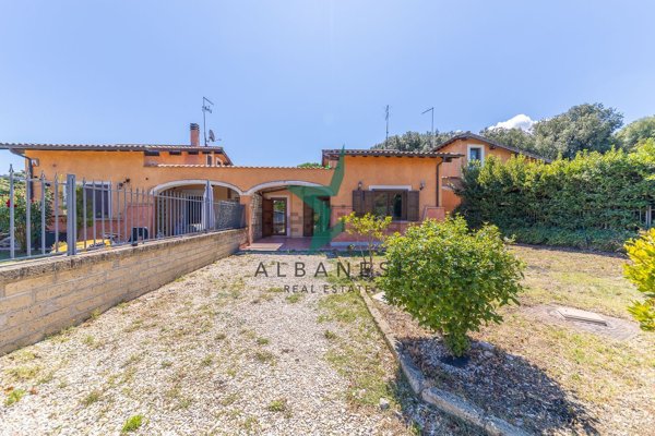 casa indipendente in vendita a Bracciano