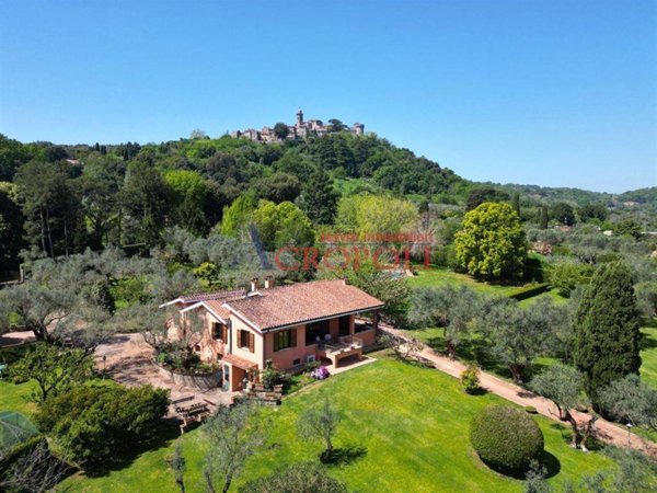 casa indipendente in vendita a Bracciano in zona Lungolago