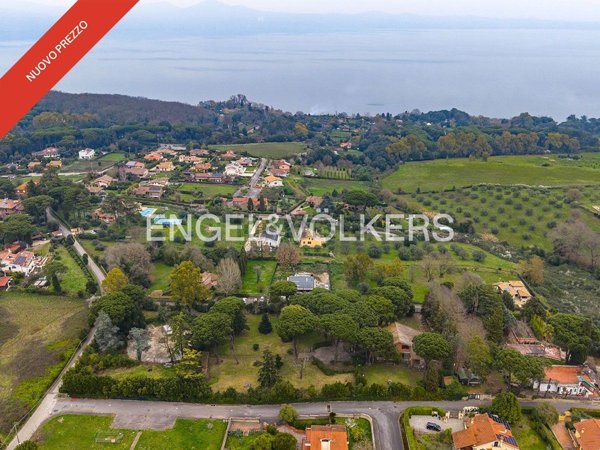 casa indipendente in vendita a Bracciano in zona Vigna di Valle