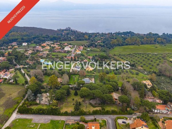 casa indipendente in vendita a Bracciano in zona Vigna di Valle