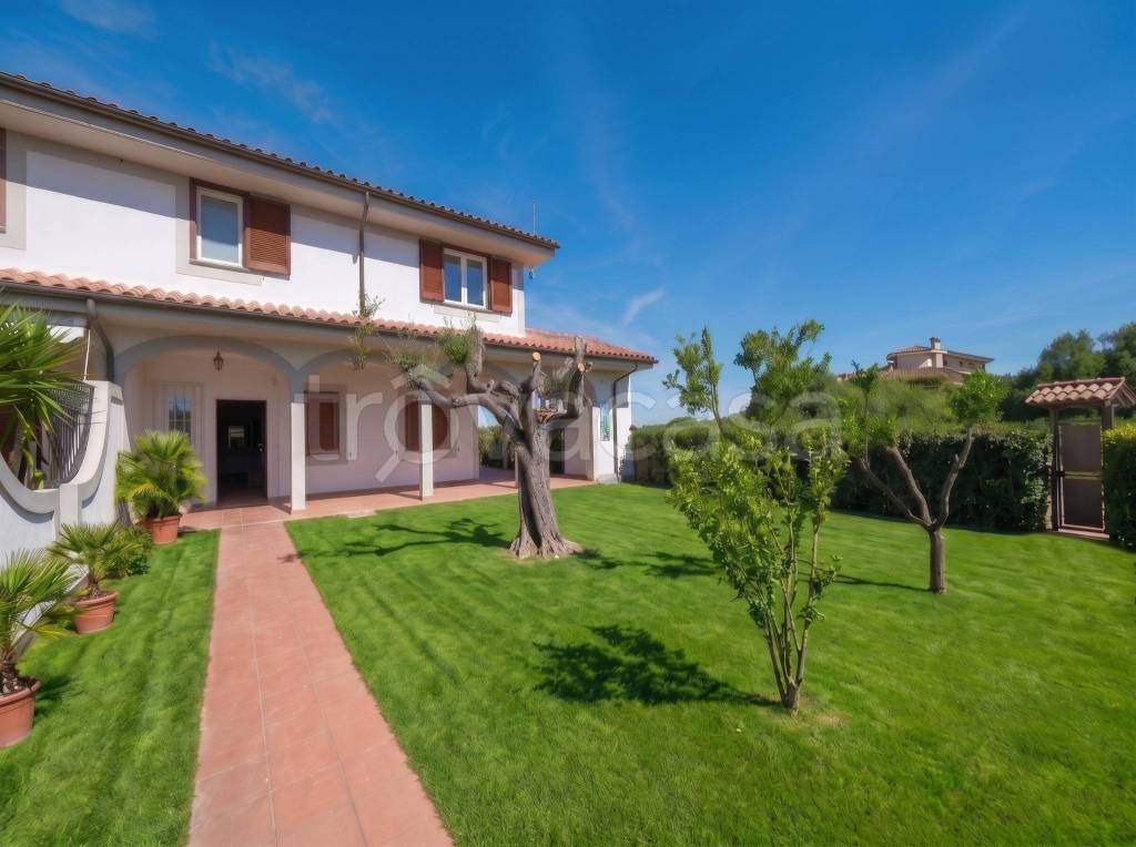 casa indipendente in vendita a Bracciano