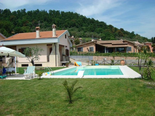 casa indipendente in vendita a Bracciano
