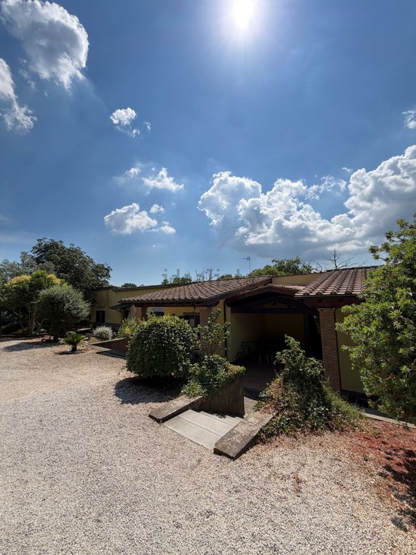 casa indipendente in vendita a Bracciano in zona Pisciarelli