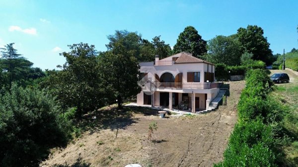 casa indipendente in vendita a Bracciano