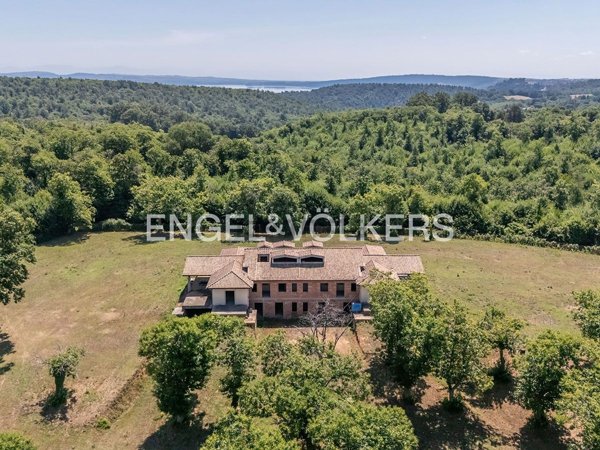 villa in vendita a Bracciano in zona Pisciarelli