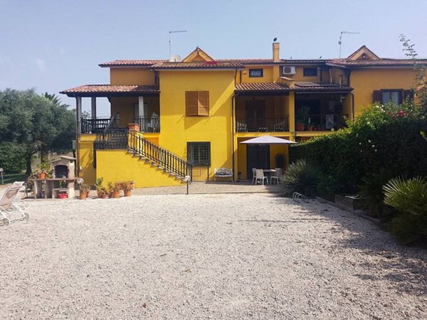 casa indipendente in vendita a Bracciano