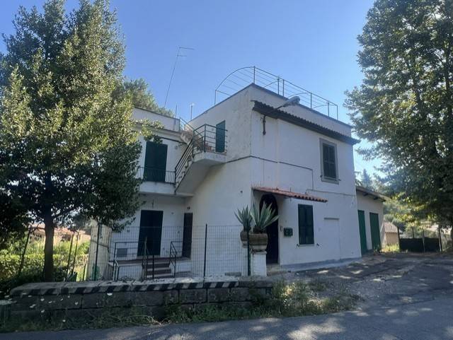 intera palazzina in vendita a Bracciano