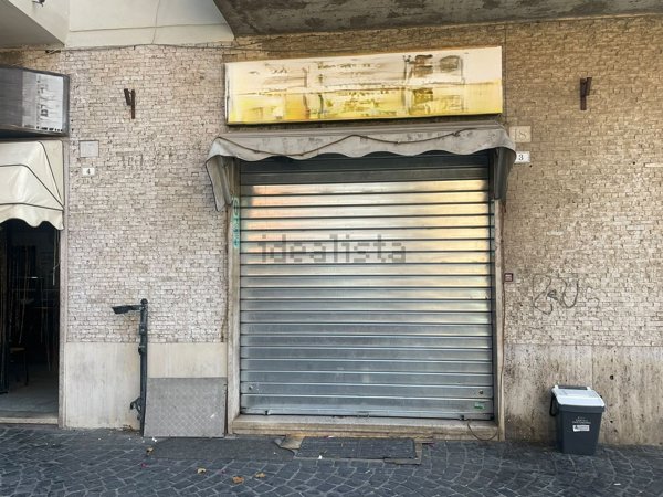 locale commerciale in vendita a Bracciano