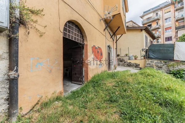locale di sgombero in vendita a Bracciano