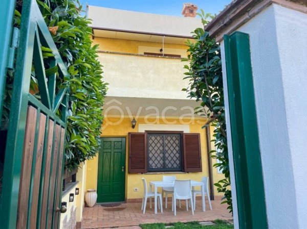 casa indipendente in vendita a Bracciano in zona Vigna di Valle