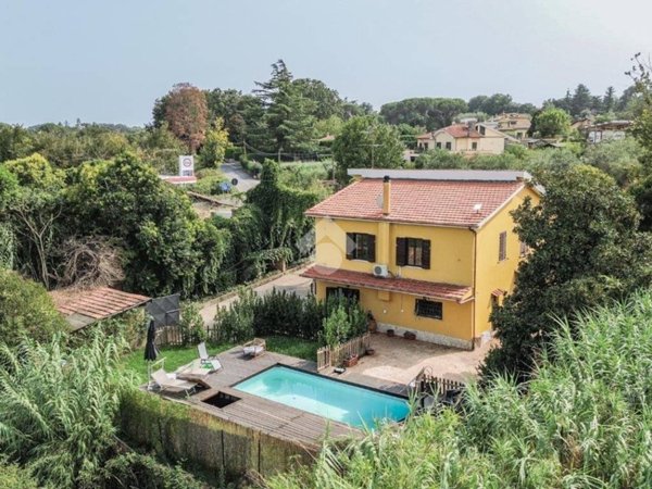 casa indipendente in vendita a Bracciano
