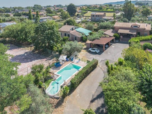 casa indipendente in vendita a Bracciano in zona Vigna di Valle