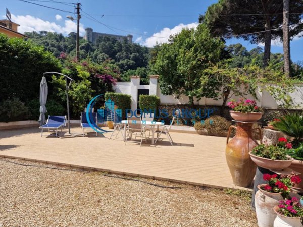 casa indipendente in vendita a Bracciano in zona Lungolago