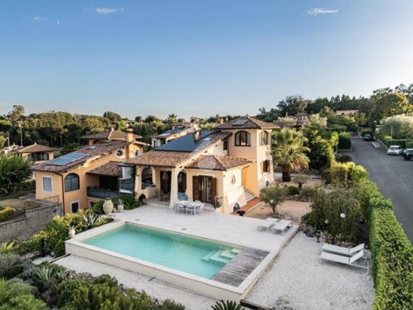 casa indipendente in vendita a Bracciano