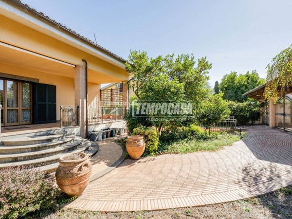 casa indipendente in vendita a Bracciano in zona Vigna di Valle