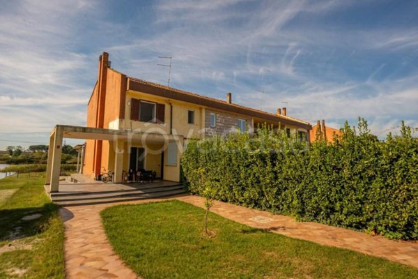casa indipendente in vendita a Bracciano in zona Vigna di Valle