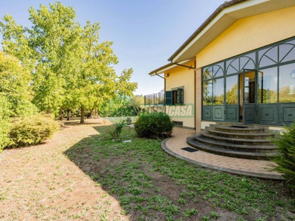 casa indipendente in vendita a Bracciano in zona Vigna di Valle