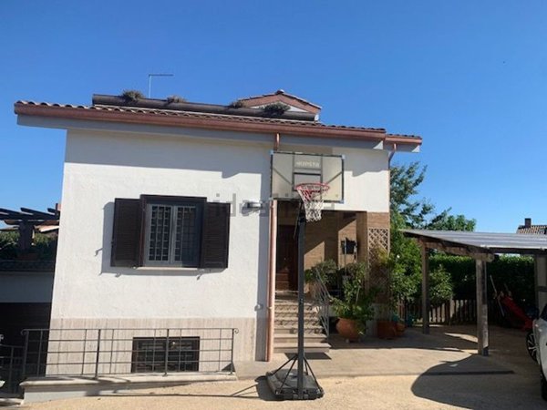 casa indipendente in vendita a Bracciano