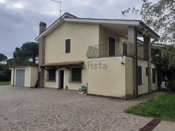 casa indipendente in vendita a Bracciano