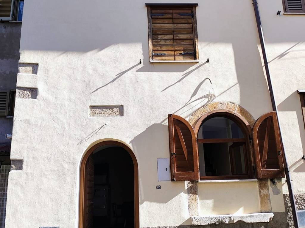 casa indipendente in vendita a Camerata Nuova