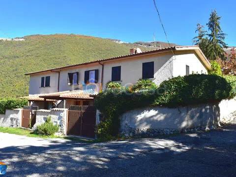 casa indipendente in vendita a Camerata Nuova
