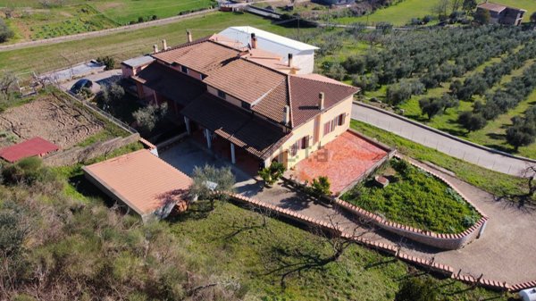 villa in vendita a Campagnano di Roma