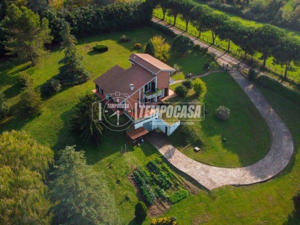 casa indipendente in vendita a Campagnano di Roma