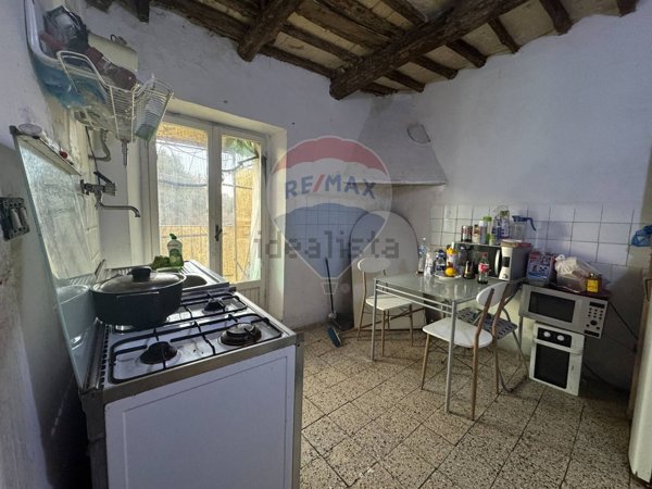locale di sgombero in vendita a Campagnano di Roma