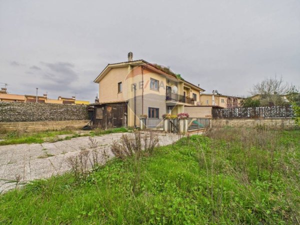 casa indipendente in vendita a Campagnano di Roma