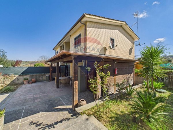 casa indipendente in vendita a Campagnano di Roma