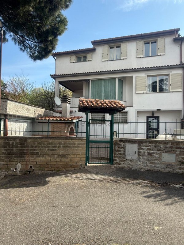 casa indipendente in vendita a Campagnano di Roma